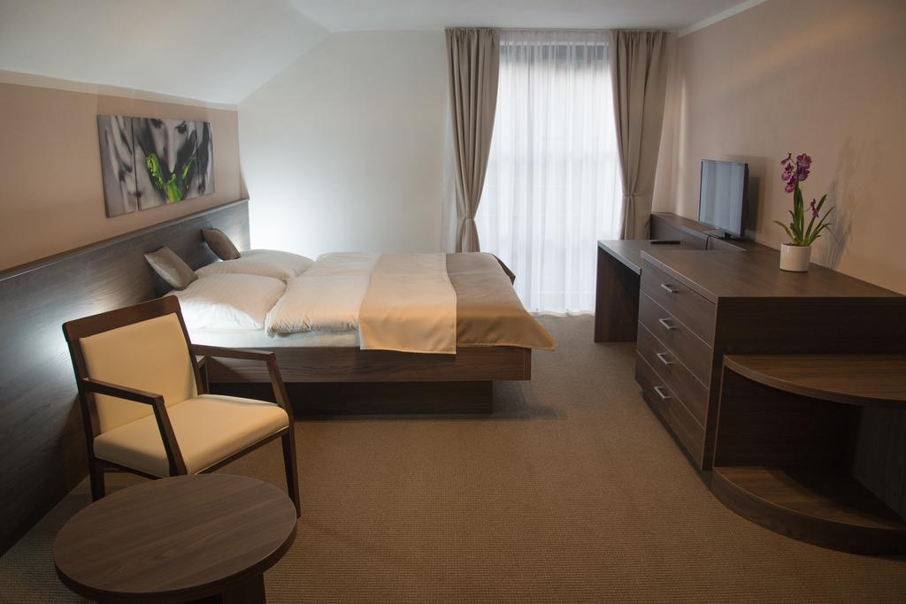 Restaurace A Penzion U Klasku Olomouc Rom bilde